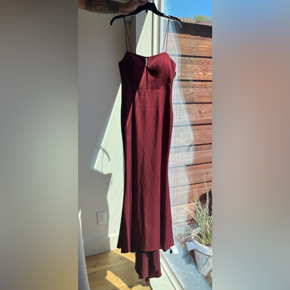 Jarlo women’s burgundy Noelle lace trim fluted evening dress size US 6